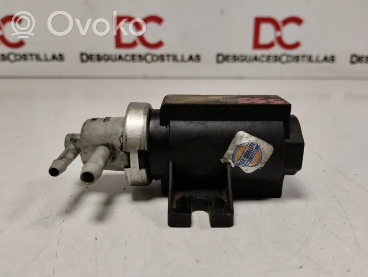 Audi A4 S4 B5 8D Vacuum valve 72190375