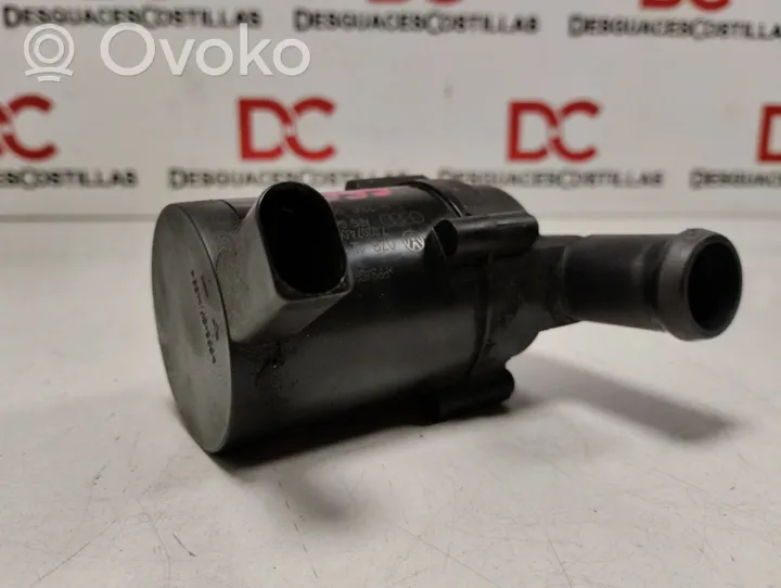 Audi A4 S4 B5 8D Pompe de circulation d'eau 078121601