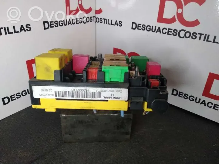 Peugeot 208 Module de fusibles 9804848480