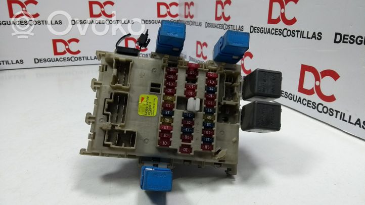 Nissan Primera Module de fusibles 24350AV700