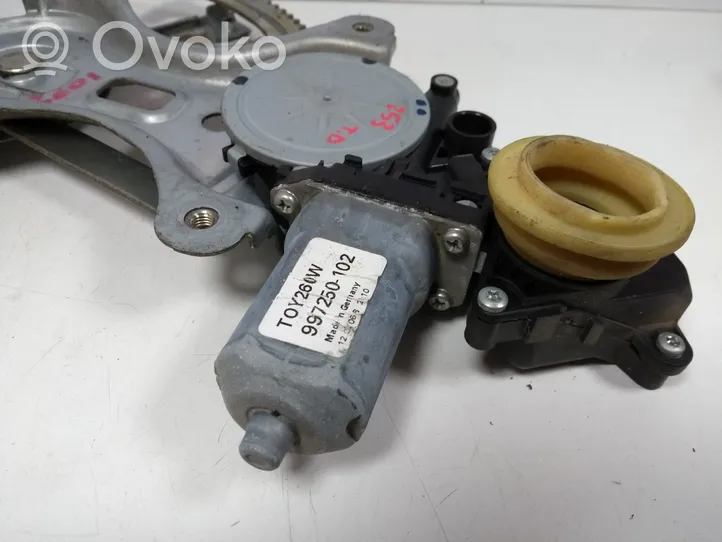 Toyota Corolla Verso AR10 Elektryczny podnośnik szyby drzwi tylnych 698300F020