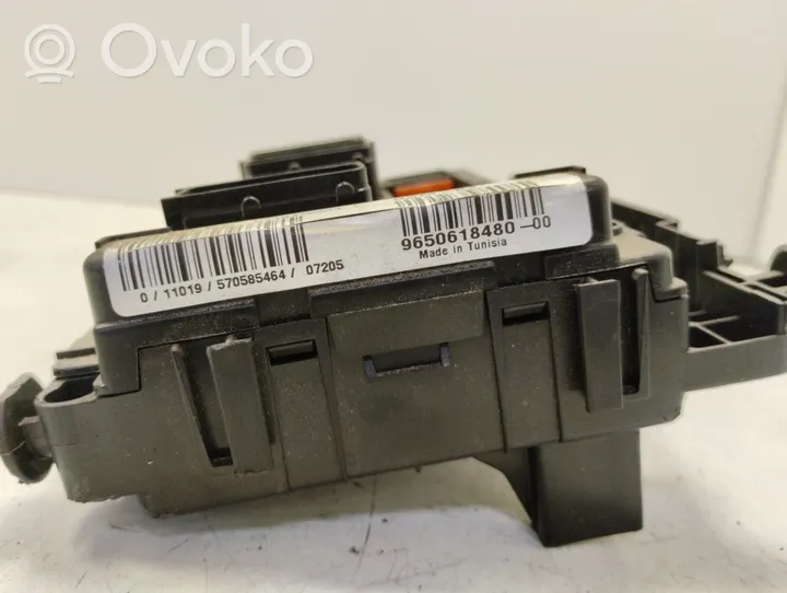 Citroen Xsara Picasso Module de fusibles 9650618480