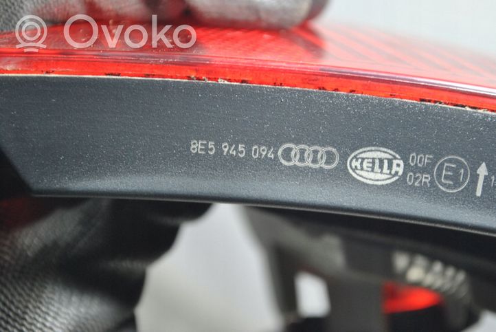 Audi A4 S4 B7 8E 8H Galinis žibintas dangtyje 8E5945094