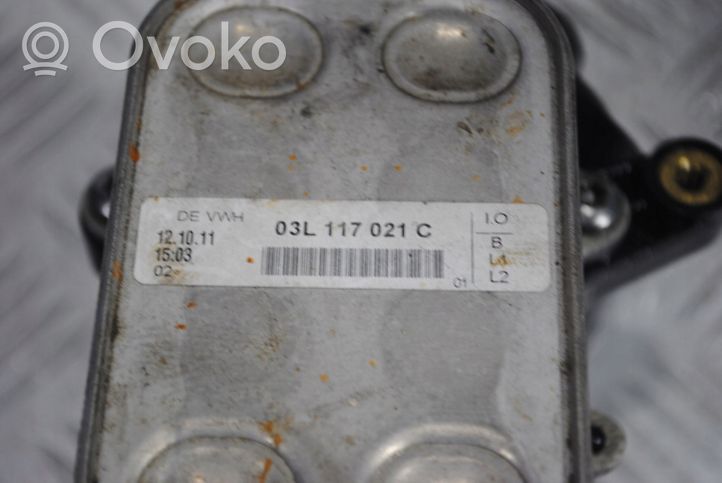 Volkswagen Polo V 6R Support de filtre à huile 03P115389A