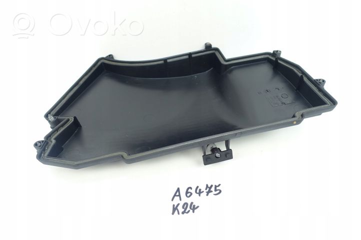 BMW 7 E65 E66 Tapa de caja de fusibles 7526470