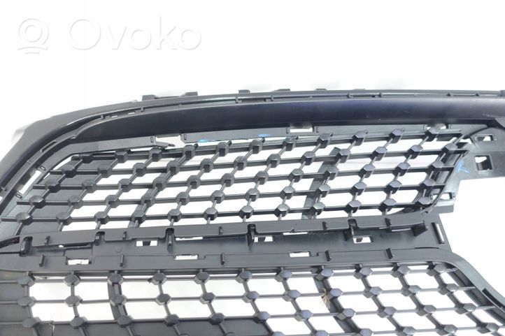 Mercedes-Benz CLA C118 X118 Grille calandre supérieure de pare-chocs avant A1188880000