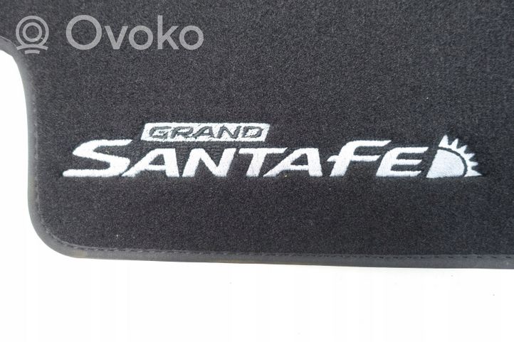 Hyundai Santa Fe Auton lattiamattosarja B8143ADE00