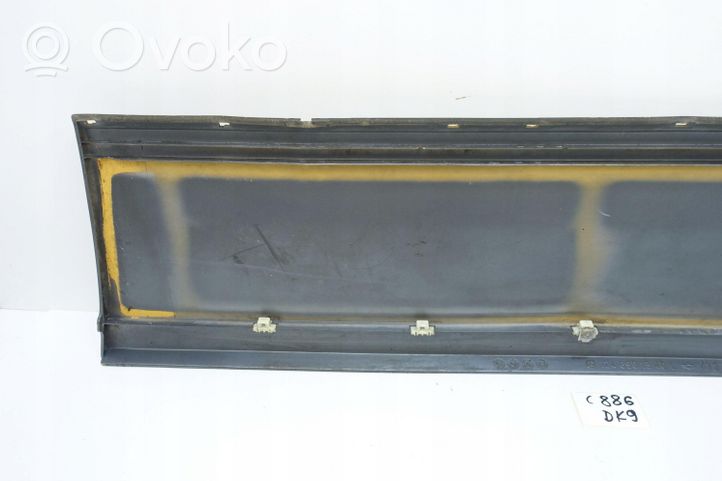 Mercedes-Benz E W124 Front door trim (molding) LISTWA DRZWI LEWY PRZÓD M