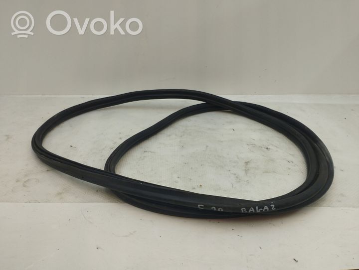 BMW 1 F20 F21 Takaluukun kumitiiviste 7240849