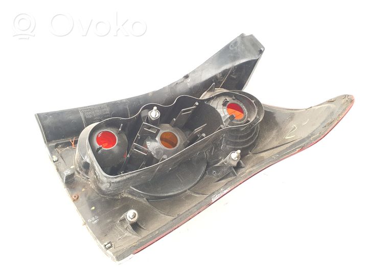 Toyota Avensis T270 Lampa tylna RS1022A01