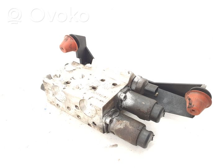 BMW 7 E65 E66 Aktyvaus stabilizatoriaus valdymo/ vožtuvų blokas 6758704