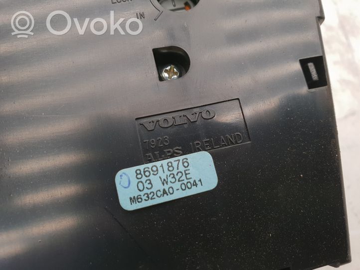 Volvo V70 Panel klimatyzacji 8691876