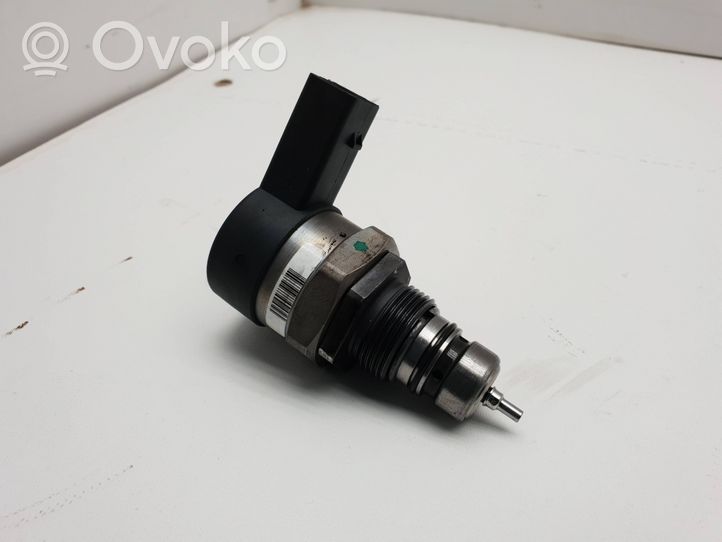 BMW 1 F20 F21 Regolatore di pressione del carburante 0281002949