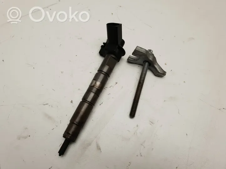 BMW 1 E82 E88 Fuel injector 7797877