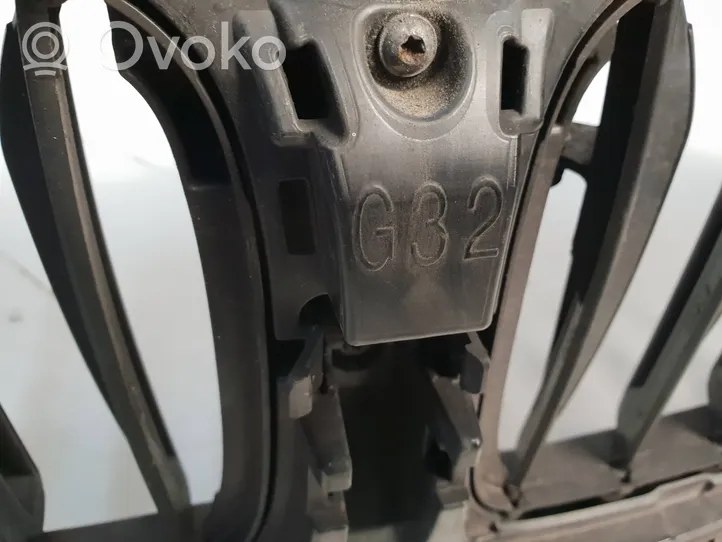 BMW 5 G30 G31 Kratka dolna zderzaka przedniego 7497775