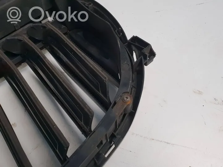 BMW 7 G11 G12 Kratka wlotu powietrza na maskę 7347374