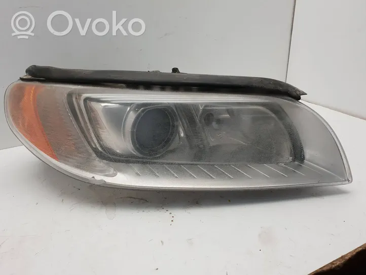 Volvo XC70 Lampa przednia 31214169