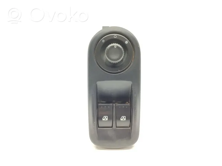 Opel Vivaro Electric window control switch 8200011867