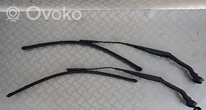 Ford Kuga II Front wiper blade arm 