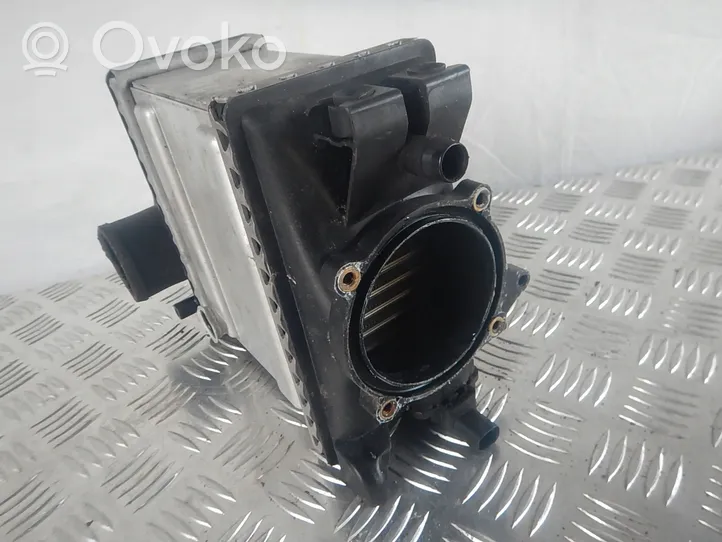 Mercedes-Benz C AMG W205 Starpdzesētāja radiators A1770900514