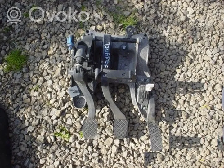 Volkswagen Touareg I Pedal assembly 