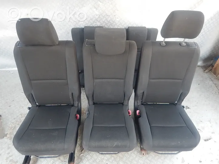 Toyota Corolla Verso E121 Set interni 