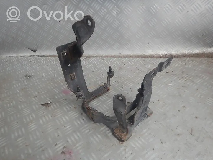 Volvo V50 Power steering pump mounting bracket 30665098