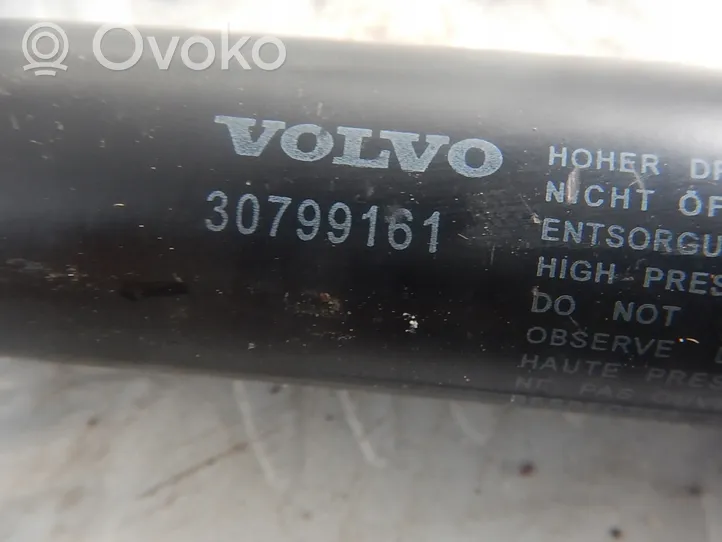 Volvo V70 Takaluukun tukivarsi 