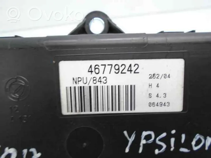 Lancia Ypsilon Oven keskuslukituksen ohjausyksikön moduuli 46779242