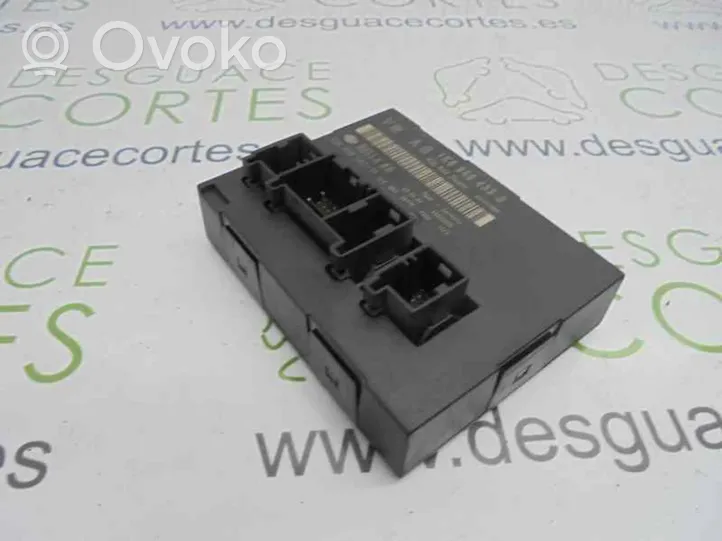 Volkswagen Golf V Oven keskuslukituksen ohjausyksikön moduuli 1K0959433AJ