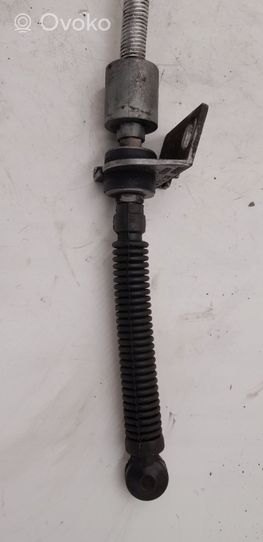 Volkswagen PASSAT B5 Gear shift cable linkage 8D0713281