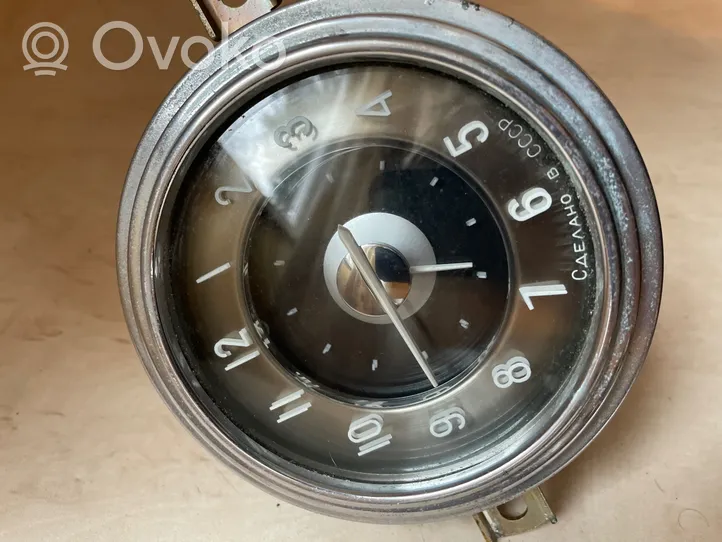 GAZ 21 Horloge 