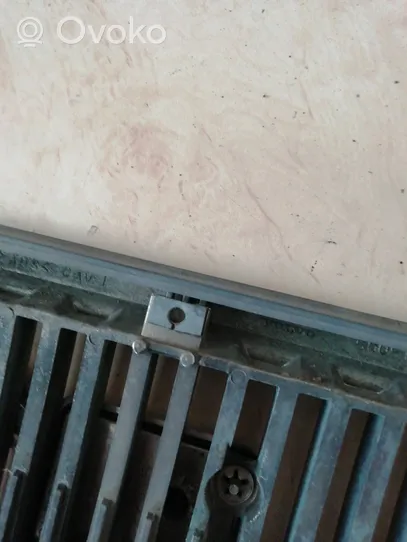 Volvo V50 Front bumper upper radiator grill 9051669