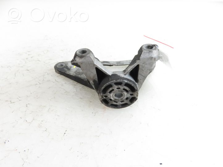 Audi A4 S4 B6 8E 8H Support de boîte de vitesses 