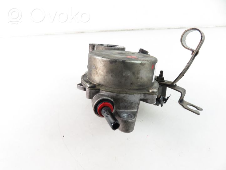 Ford Mondeo Mk III Vacuum pump 