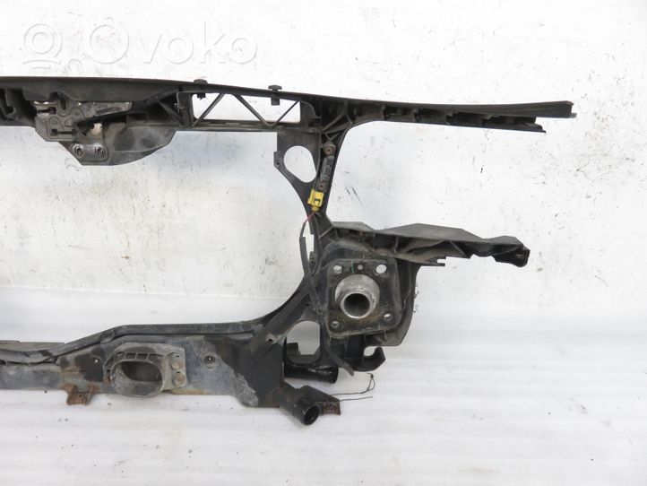 Audi A4 S4 B6 8E 8H Staffa del pannello di supporto del radiatore 