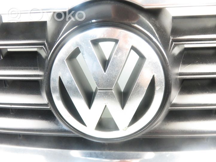 Volkswagen PASSAT B6 Griglia anteriore 3C0853651AF