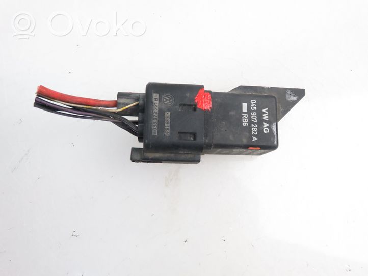 Volkswagen Polo IV 9N3 Glow plug pre-heat relay 