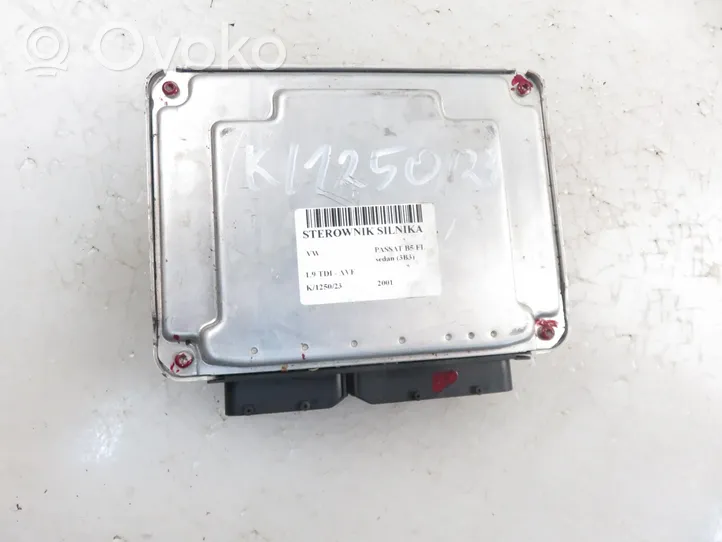 Volkswagen PASSAT B5.5 Sterownik / Moduł ECU 0281010701