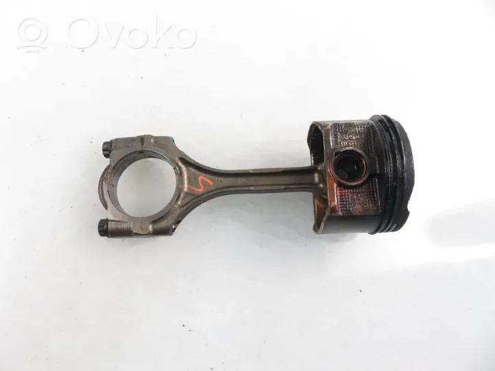 Toyota RAV 4 (XA30) Piston avec bielle 