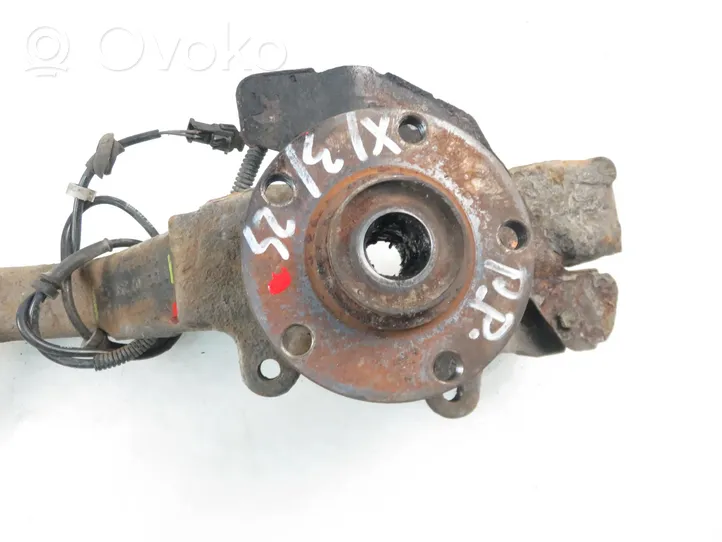 Audi A4 S4 B5 8D Fuso a snodo con mozzo ruota anteriore 