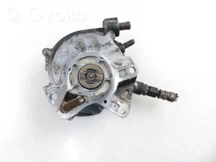 Volkswagen Touareg I Vacuum pump 