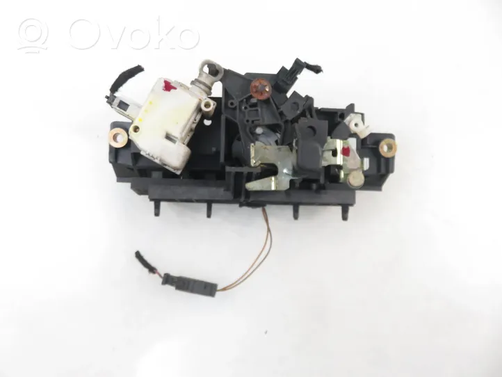 Audi A6 S6 C5 4B Takaoven ulkokahvan kehys 4B9827565H