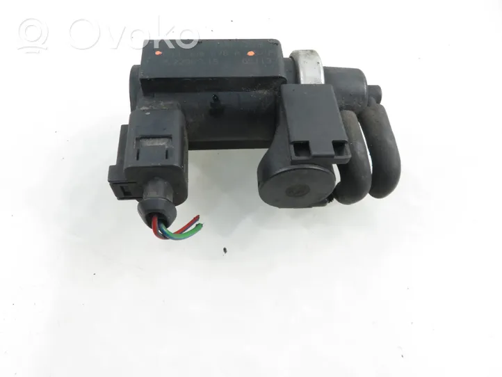 Audi A6 S6 C6 4F Vacuum valve 