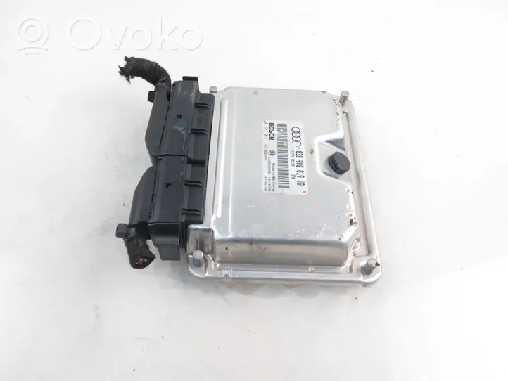 Audi A4 S4 B6 8E 8H Variklio valdymo blokas 0281011142