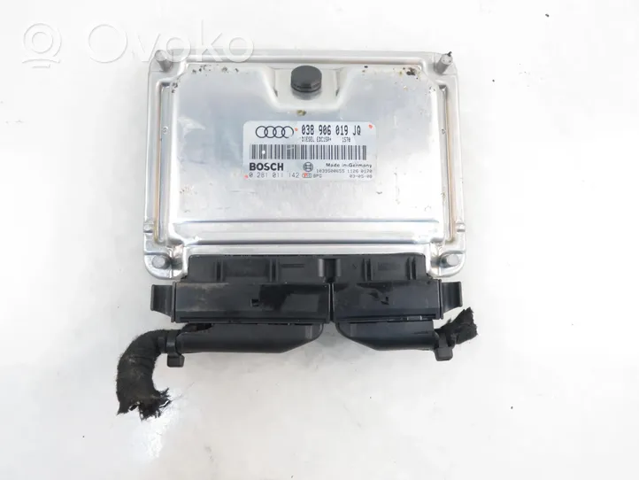 Audi A4 S4 B6 8E 8H Variklio valdymo blokas 0281011142