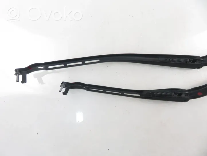 BMW 3 E90 E91 Priekinio stiklo valytuvų kojelė 7171641