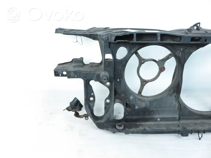 Volkswagen PASSAT B5.5 Staffa del pannello di supporto del radiatore 