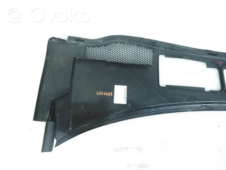 Volkswagen PASSAT B5.5 Wiper trim 