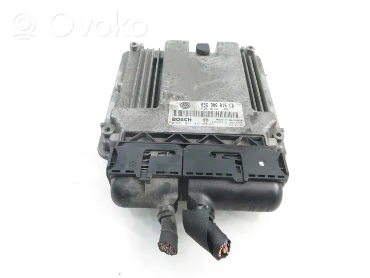 Volkswagen Touran I Calculateur moteur ECU 0281011945